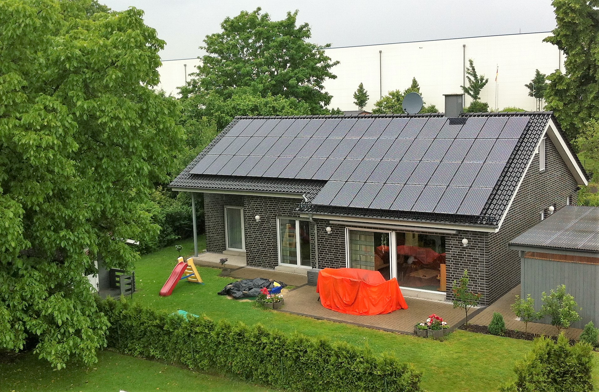 Solaranlagen und ihre Montage gehören schon lange zum Arbeitsalltag der Dachdecker.